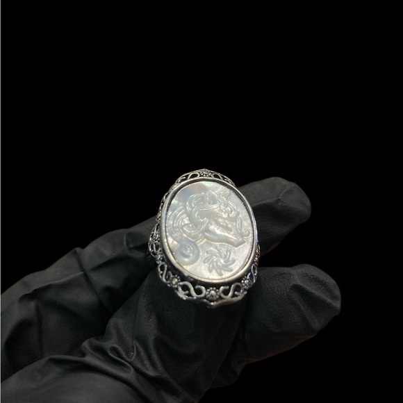 Vintage-Inspired Genuine Mother Pearl Unicorn Cameo Adjustable Ornate Ring - Picture 4 of 8